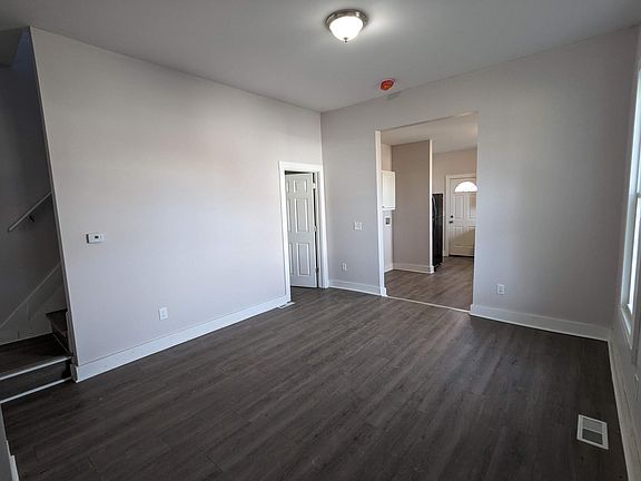 5th image of 137 Pine St