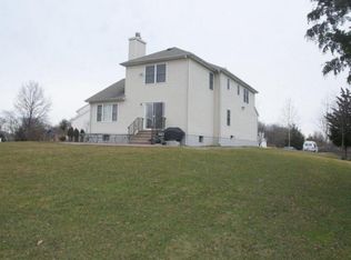 18 Marisa Ct, Piscataway, NJ 08854