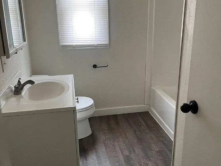 301 W North St #1 — Photo 5