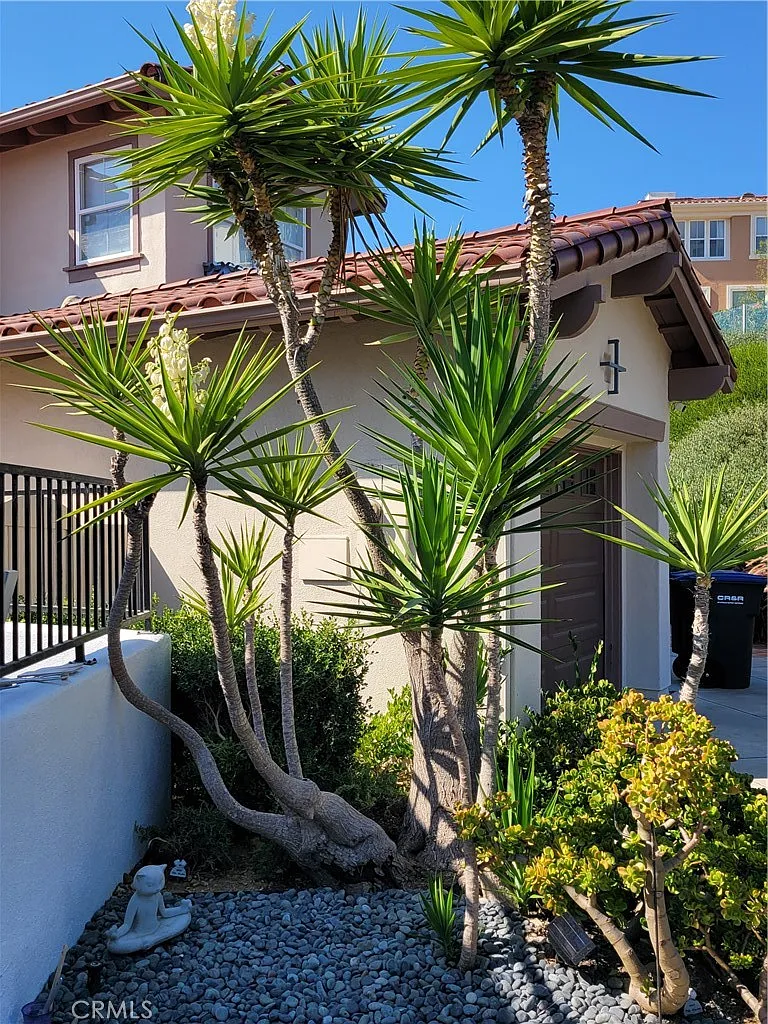 4 bed, 3.5 bath, 2964 sqft, $15,000 — Photo 2