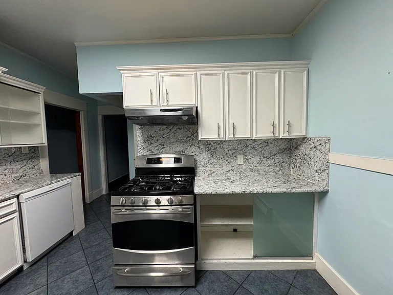 306 Esmond Ave #11 — Photo 24