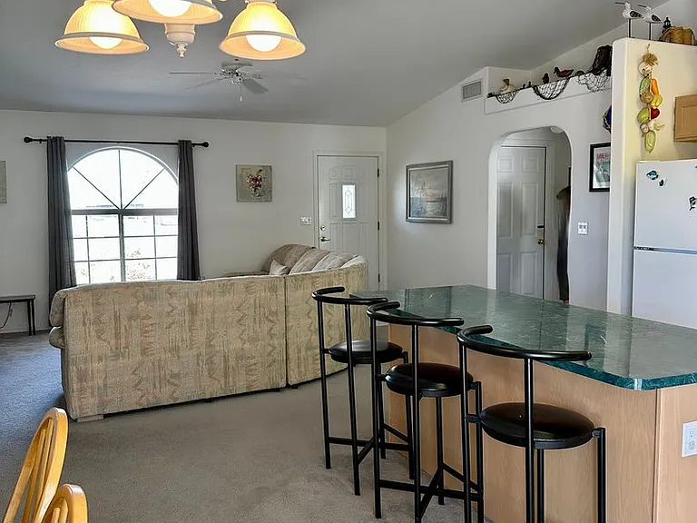2570 Huntington Dr — Photo 6