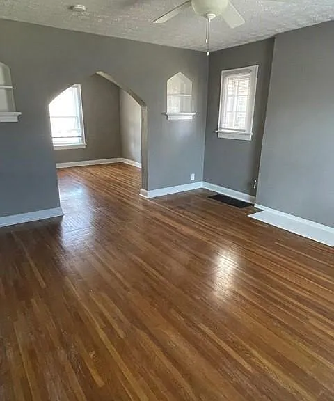 1689 Glenn Ave — Photo 3