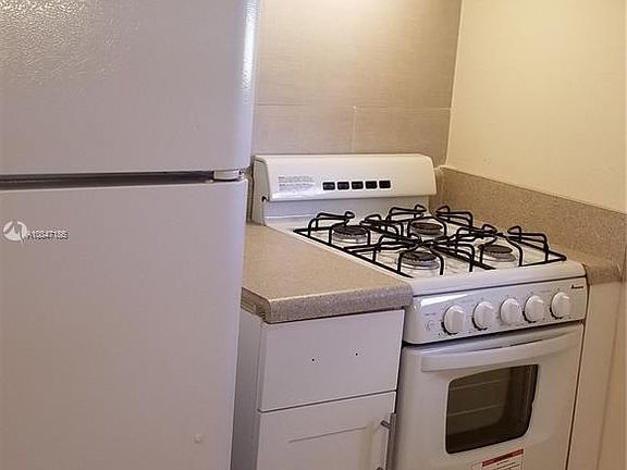 5th image of 2246 Fillmore St APT 4