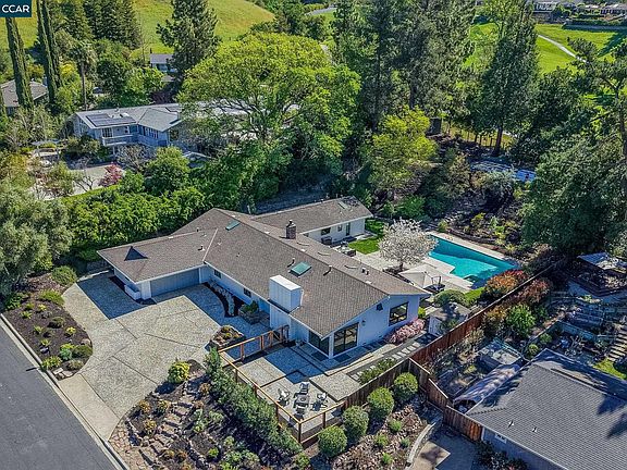 2nd image of 46 Tam O Shanter Rd