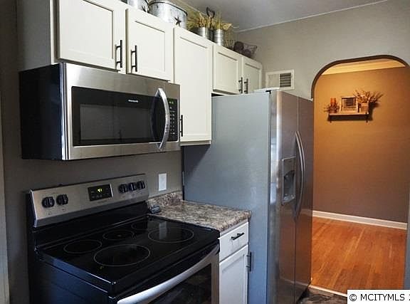 5th image of 824 2nd St SE