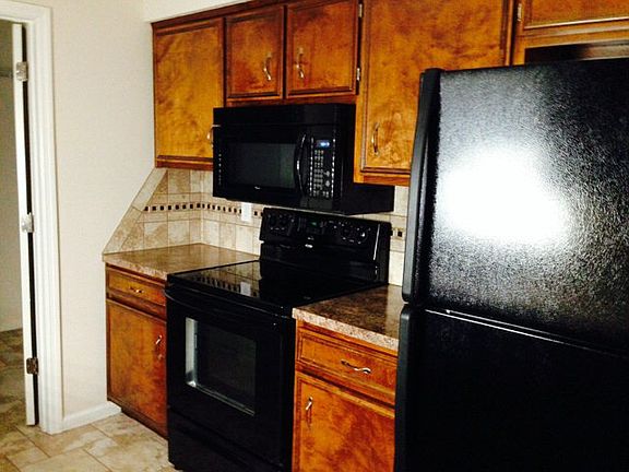 4th image of 75 Lee Road 985