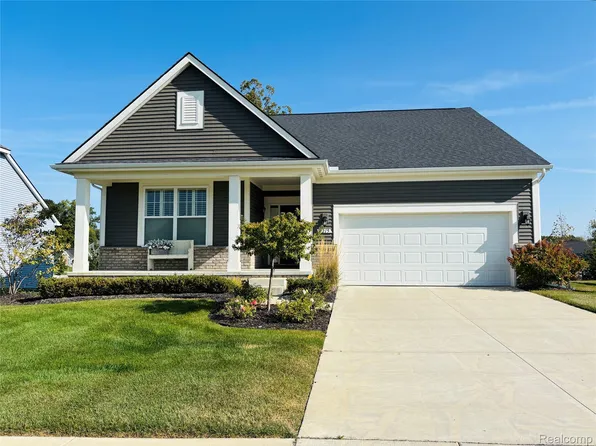 8215 Carston Ln, Brighton, MI 48116