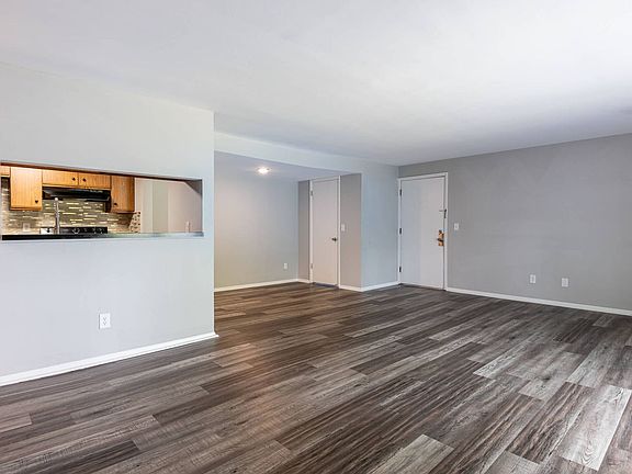3rd image of 4420-4440 Flowerdale Ave #C