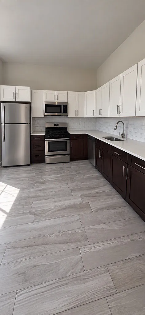 2 bed, $2,300 — Photo 1