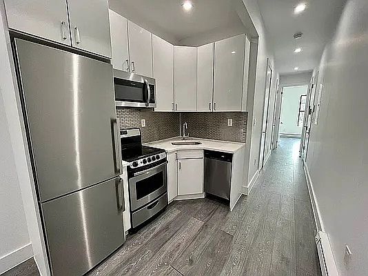 4th image of 245 Troutman St APT 2L