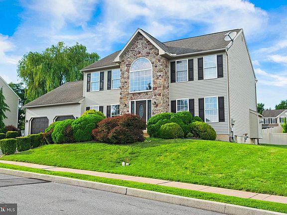 3rd image of 12 Prospect Dr