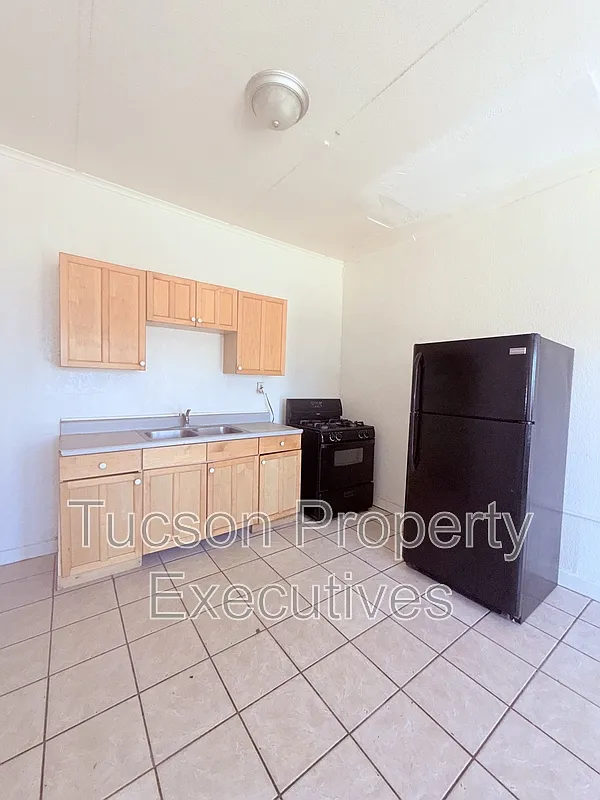 2 bed, 1.0 bath, 700 sqft, $650 — Photo 1
