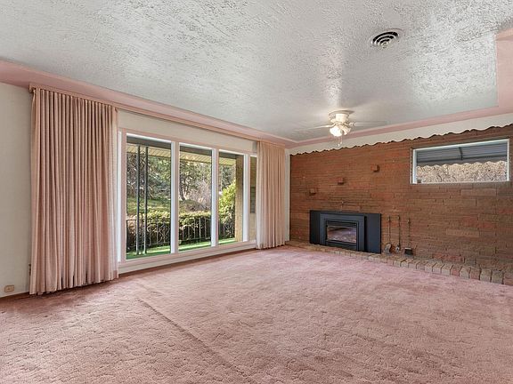 3rd image of 2633 E North Altamont Blvd