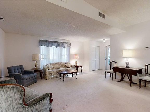 4th image of 5613 Garden Lakes Dr