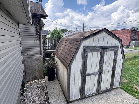 5th image of 5014 Washington Ave SE