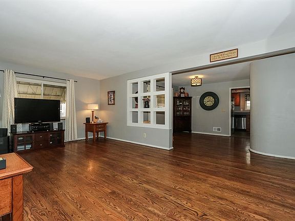 4th image of 2922 Lawndale Ave