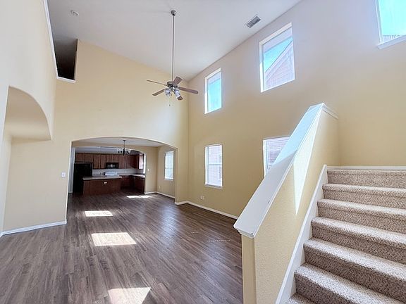 3rd image of 9895 Cedarcrest Dr