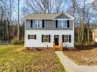 2155 Colonial Ln, Hickory, NC 28601
