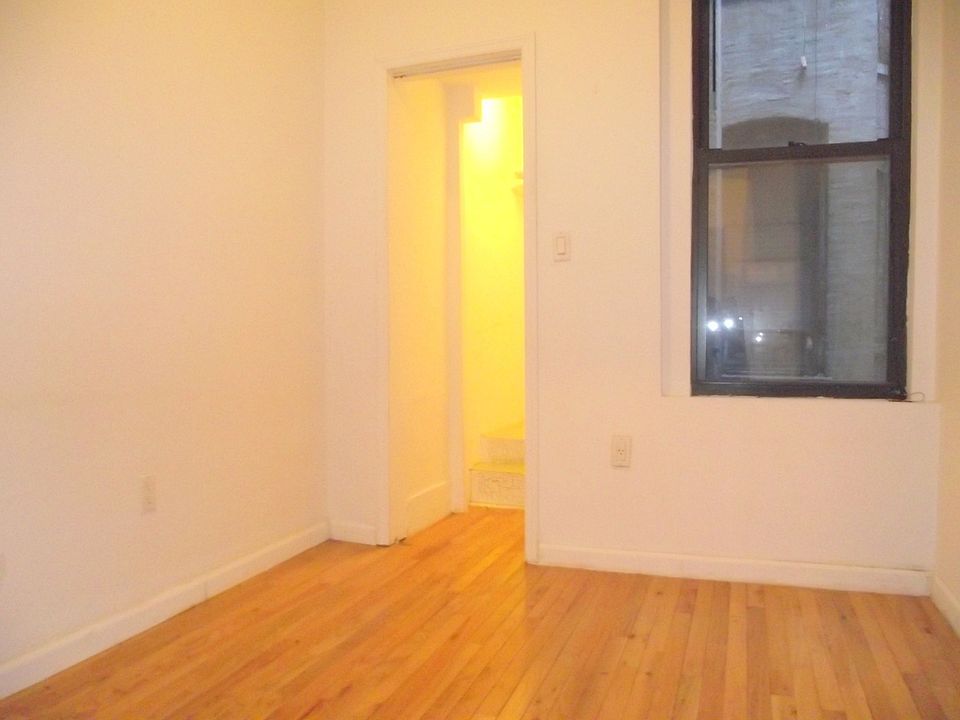 2nd image of 326 E 13th St APT 6