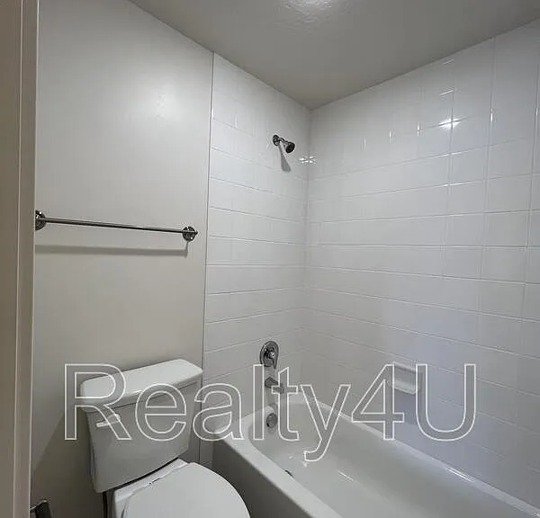2244 N Canyon Rd #204 — Photo 11