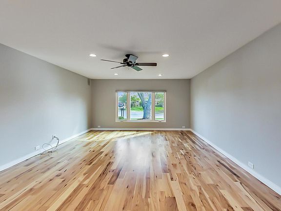 4th image of 2244 Valencia Dr