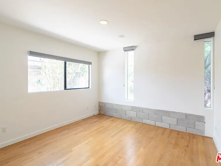2216 Bancroft Ave — Photo 18