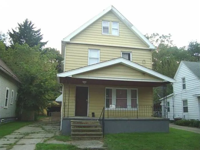 7801 Berry Ave photo 1