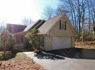 601 Sunlight Ridge Dr, Hendersonville, NC 28792