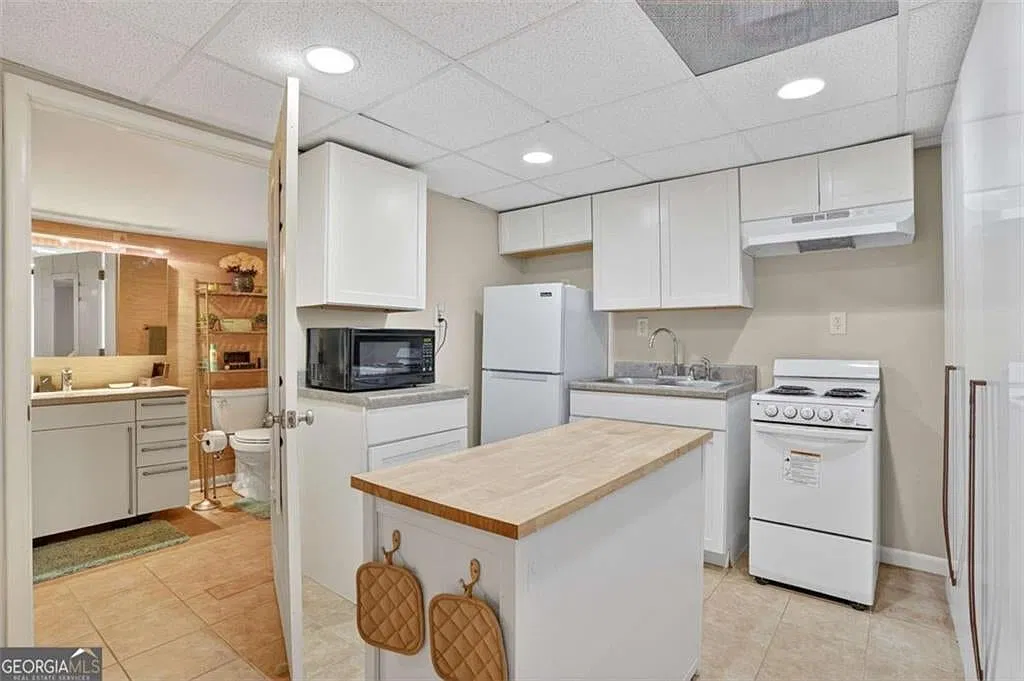 1 bed, 1.5 bath, 2912 sqft, $1,350 — Photo 1
