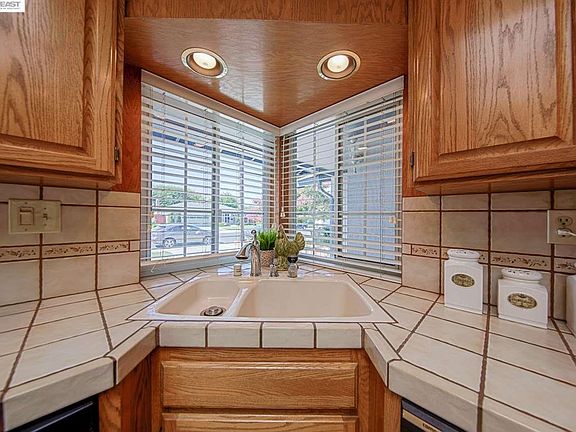 5th image of 4250 Pomona Way