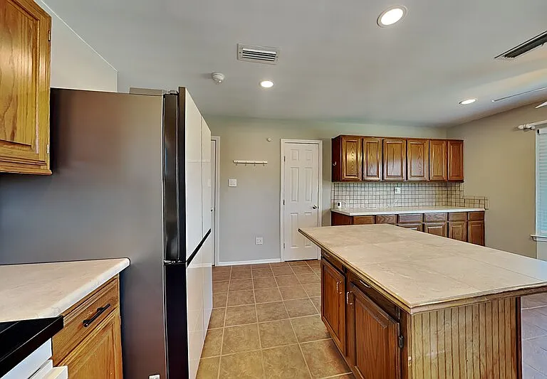 3100 Fairgate Dr — Photo 4