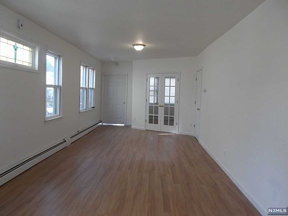 3rd image of 192 Prospect Ave