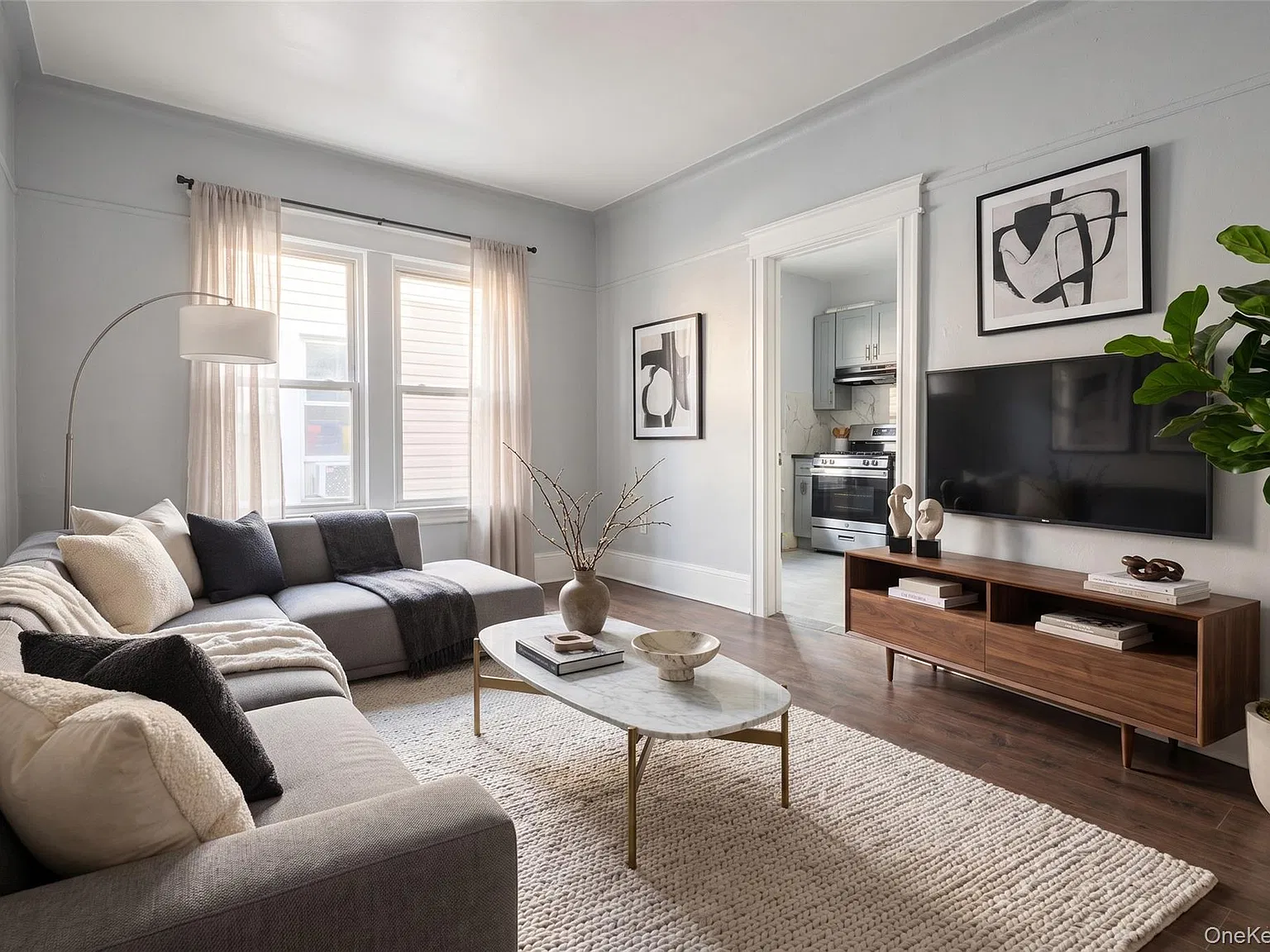 4 bed, 1.0 bath, 2304 sqft, $4,000 — Photo 2