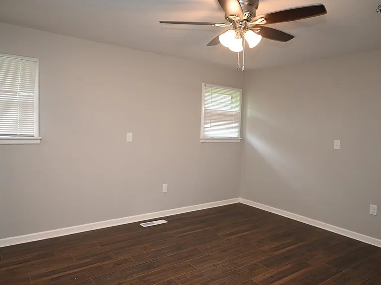 721 Maple St — Photo 16
