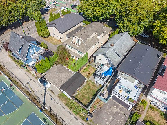 4th image of 1324 E 10th Ave