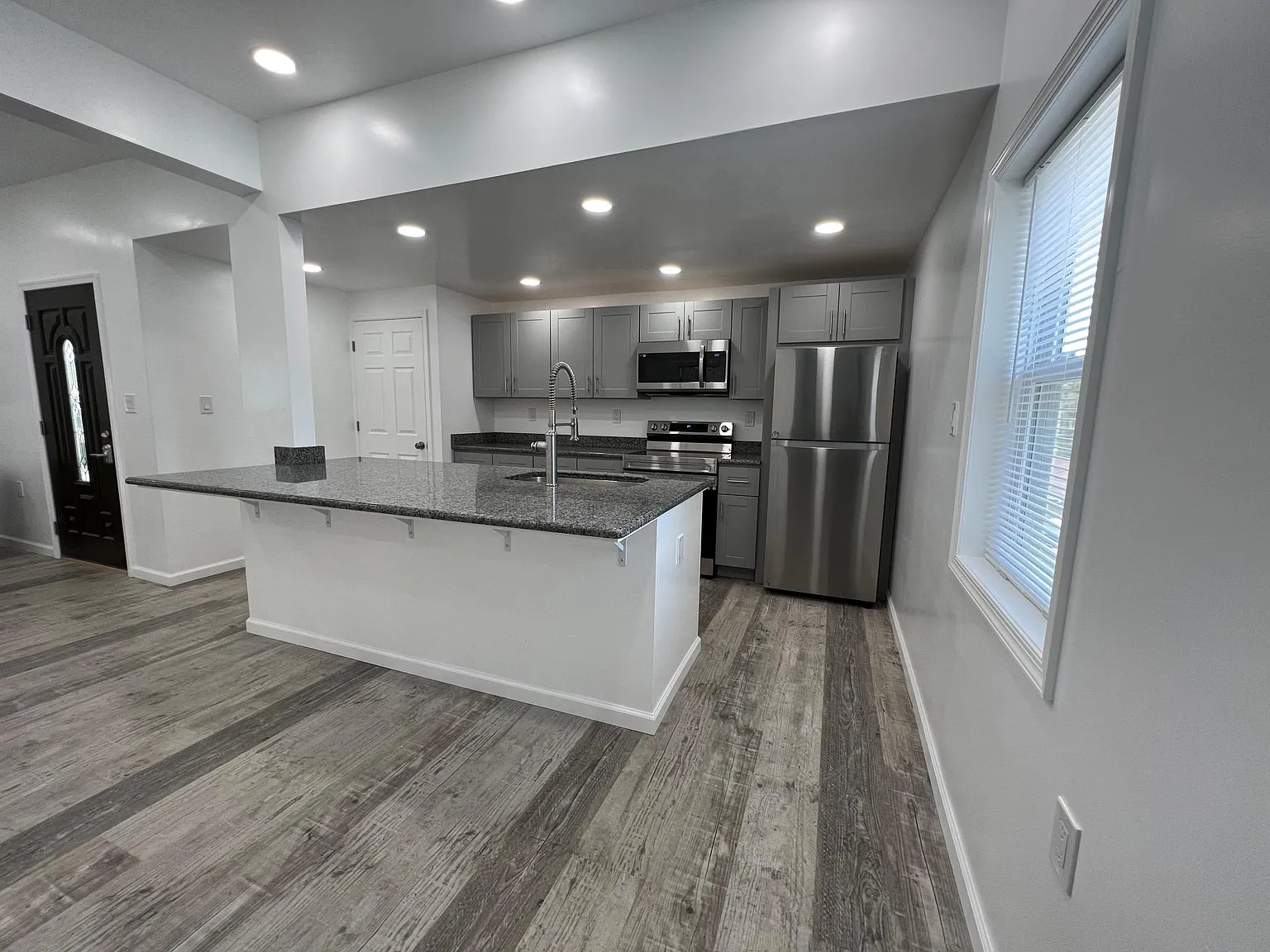 2 bed, 1.5 bath, 950 sqft, $1,600 — Photo 1