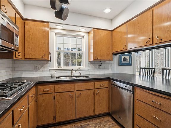4th image of 58 E Laurel Ave