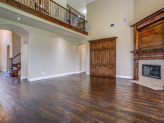 3rd image of 5816 Creek Crossing Ln