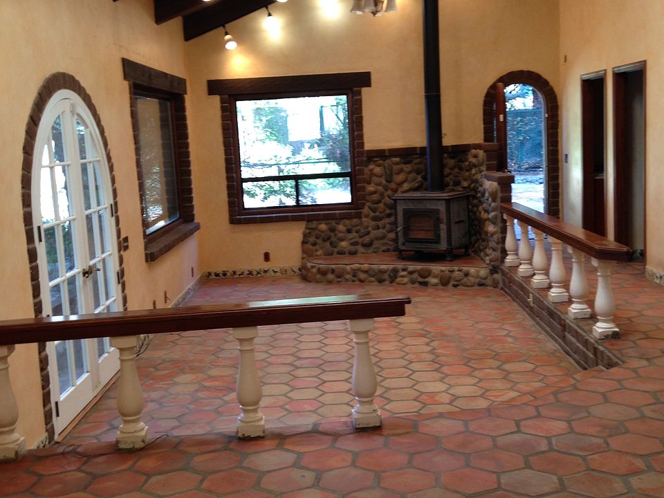 2nd image of 1150 Fern Ridge Rd