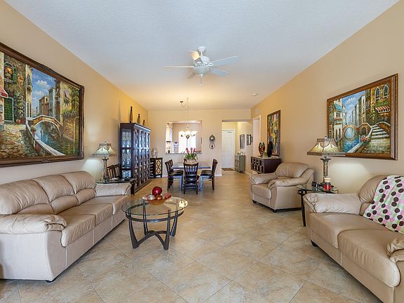 4th image of 37 Harbour Isle Dr E Unit 303