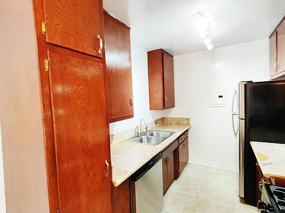 2nd image of 956 Wilcox Ave #3rh87kd5z