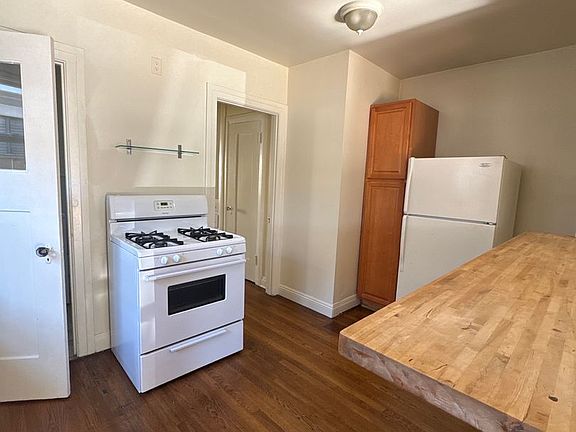 4th image of 550 W 20th St #0