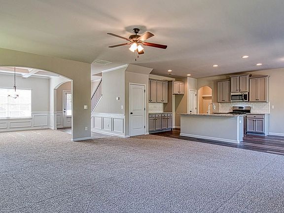 5th image of 635 Lakehaven Ln