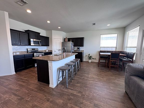 4th image of 1710 Wrigley Dr