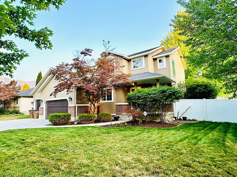 388 E Mountain Berry Dr — Photo 2