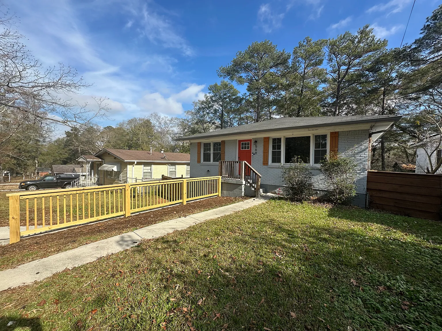 569 Woods Dr NW — Photo 2