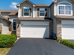 1686 Fredericksburg Ln, Aurora, IL 60503