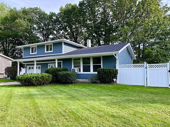 2nd image of 693 Edgewater Dr