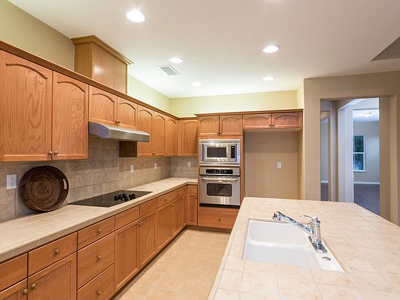 5th image of 2182 Everglade Ave